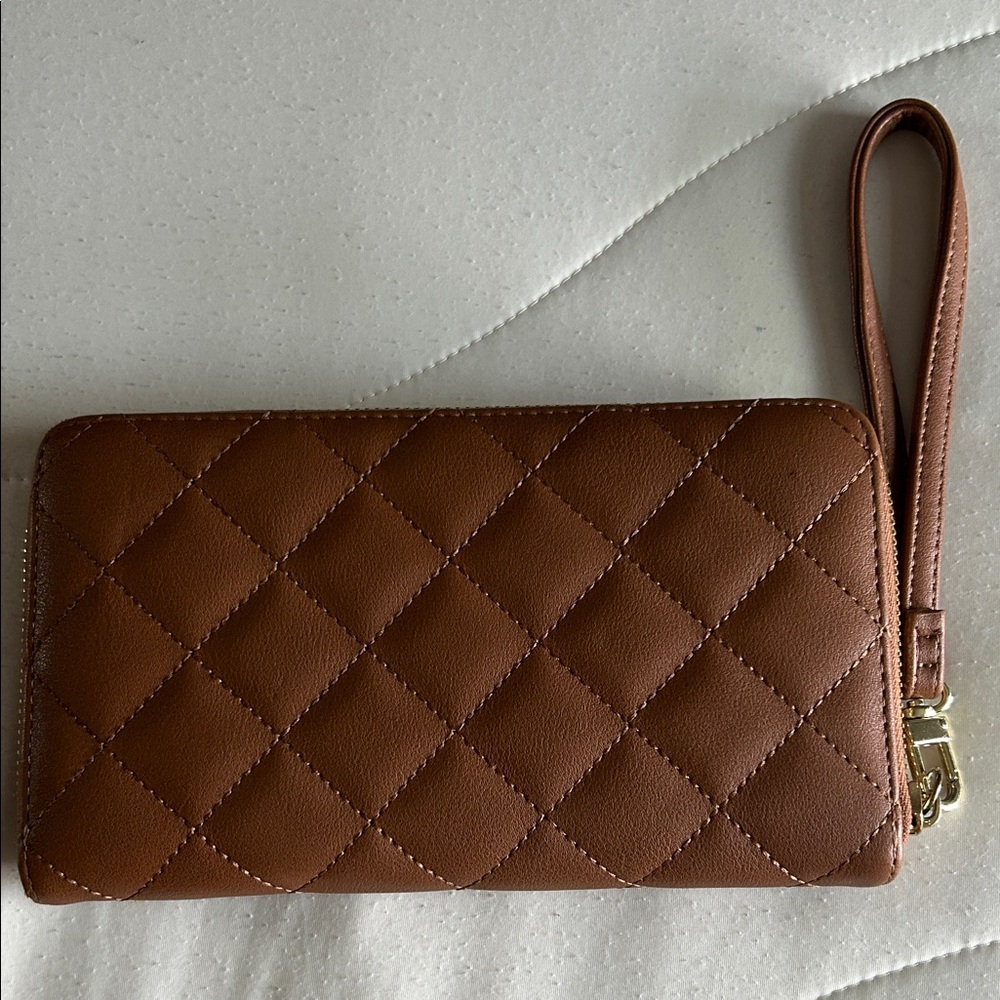 Betsy‎ Johnson Quilted Wristlet with Gold Accents - Picture 2 of 12